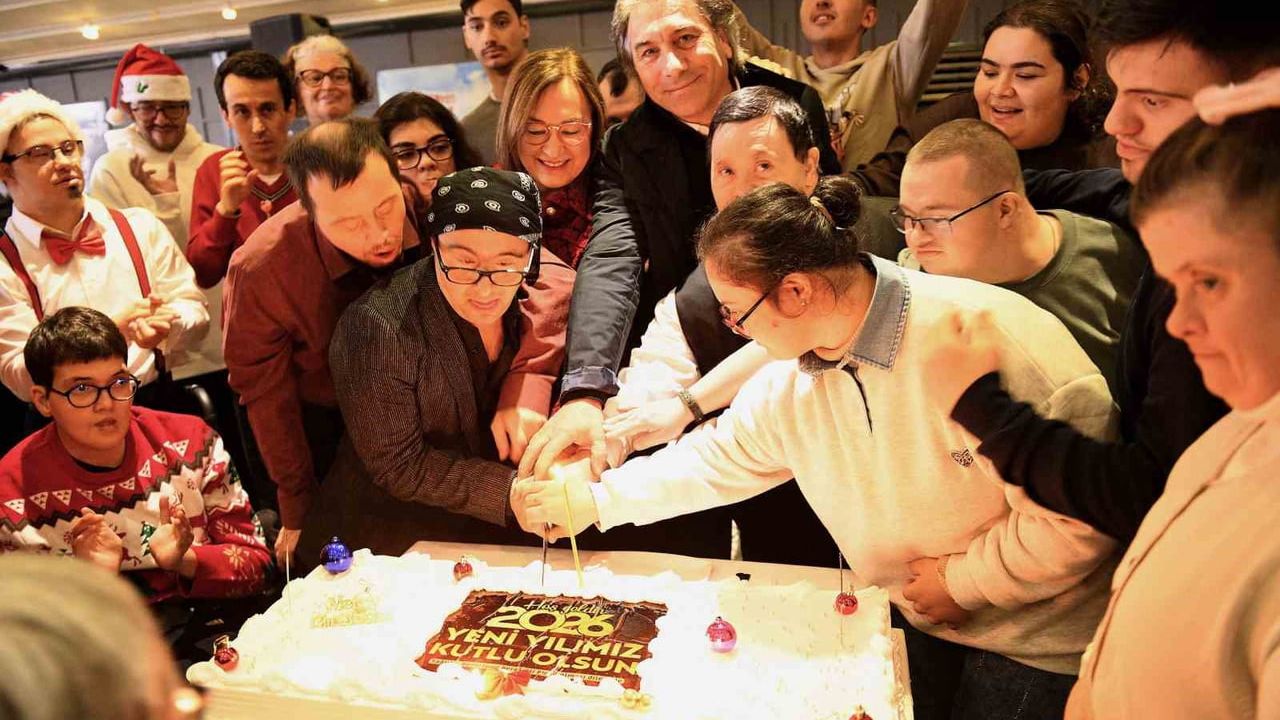 Engelsiz Kafe'de Yeni Yıla 'Merhaba' — Muratpaşa'da Dayanışma