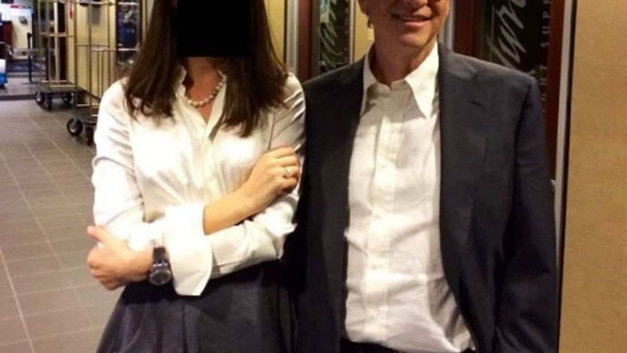 Epstein dosyasından 68 yeni fotoğraf yayınlandı: Gates, Bannon, Chomksy görüntülendi