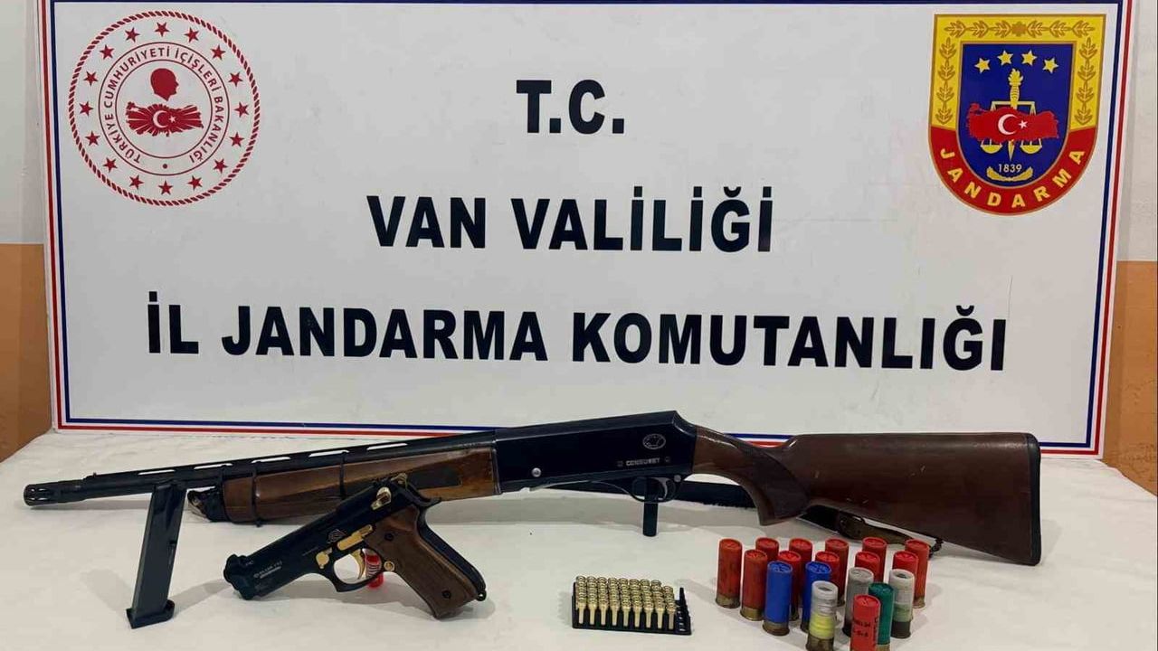 Erciş'te Jandarmadan Operasyon: Ruhsatsız Av Tüfeği ve Kurusıkı Tabanca Ele Geçirildi
