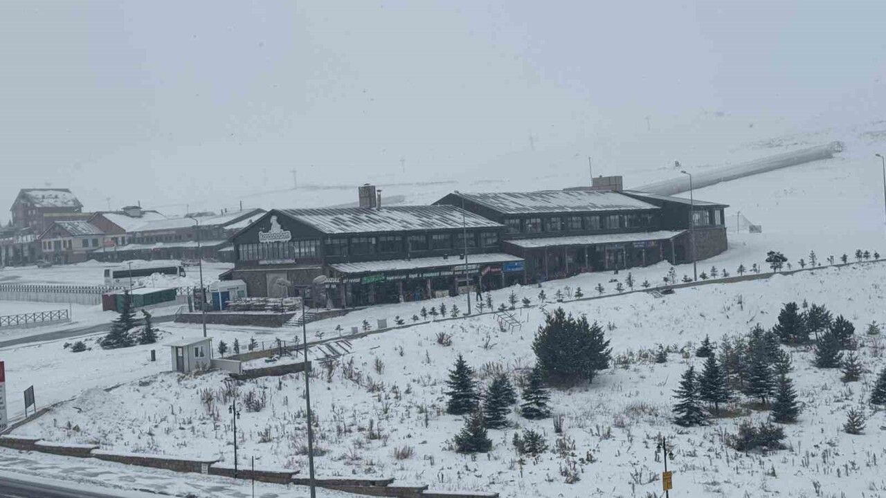 Erciyes’te Kar Yağışı Kayakseverleri Sevindirdi