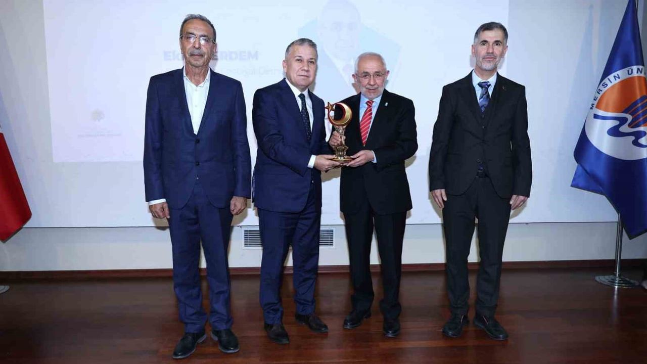 Erdem: "Dil savunması, vatan savunmasıdır" — TDED Mersin'de "Dilimiz Kimliğimizdir" Konferansı