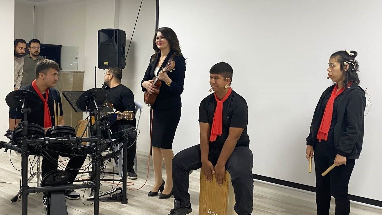 Erdemli'de 3 Aralık'ta Özel Bireylerin Renkli Etkinliği