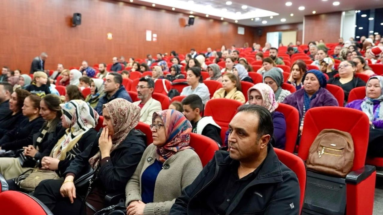 Erdemli’de Veliler ‘Okuyan Aile’ Projesinde Sınav Heyecanı Yaşadı