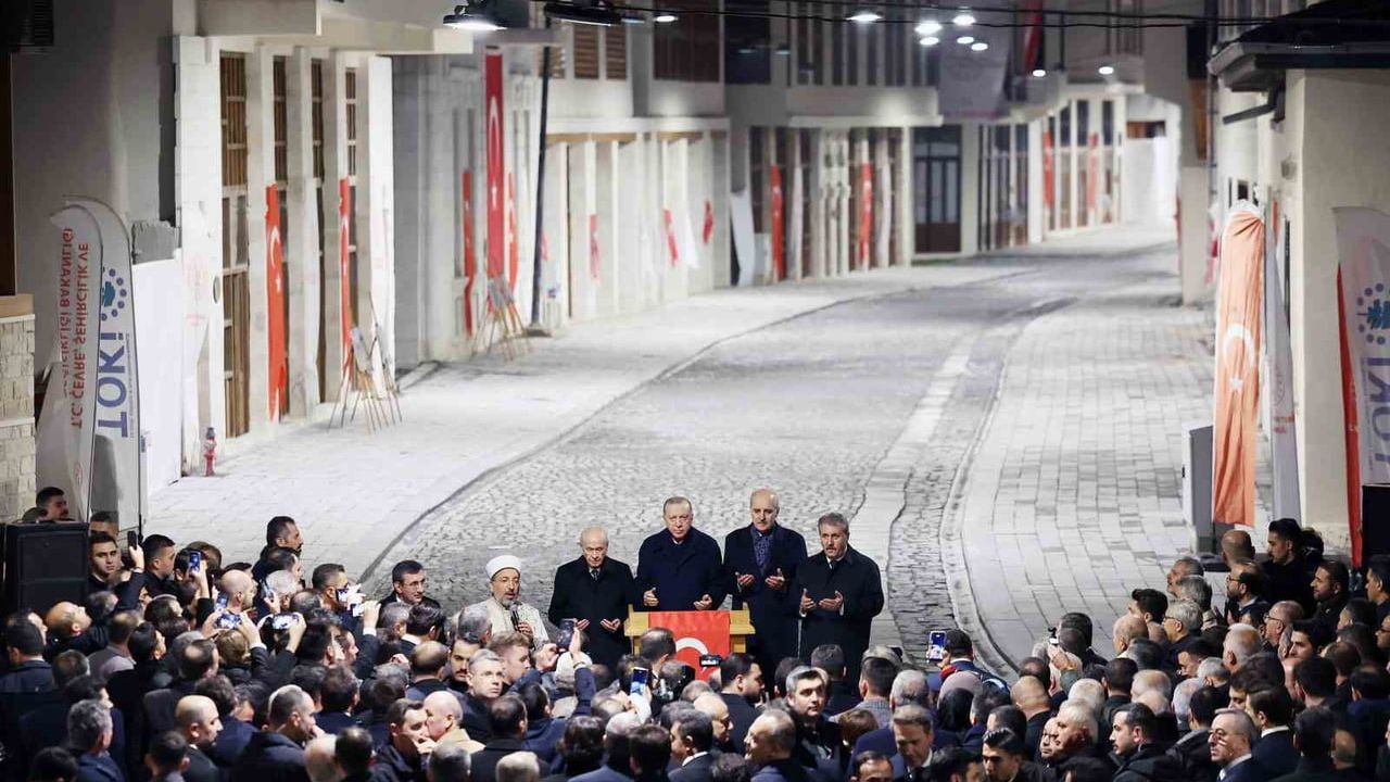 Erdoğan butona bastı — Kurtuluş Caddesi yeniden ışıklandırıldı