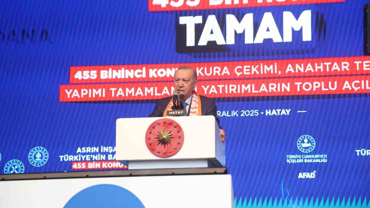 Erdoğan: "Devletle milleti karşı karşıya getirmeye çalışanlar yok" — 455 bininci afet konutu Hatay'da
