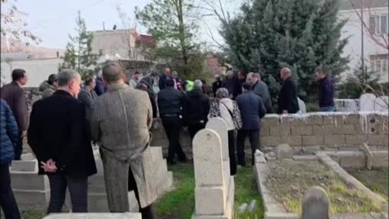 Erdoğan'ın Öğretmeni Ergün Sönmez İsviçre'de Vefat Etti, Ergani'de Defnedildi