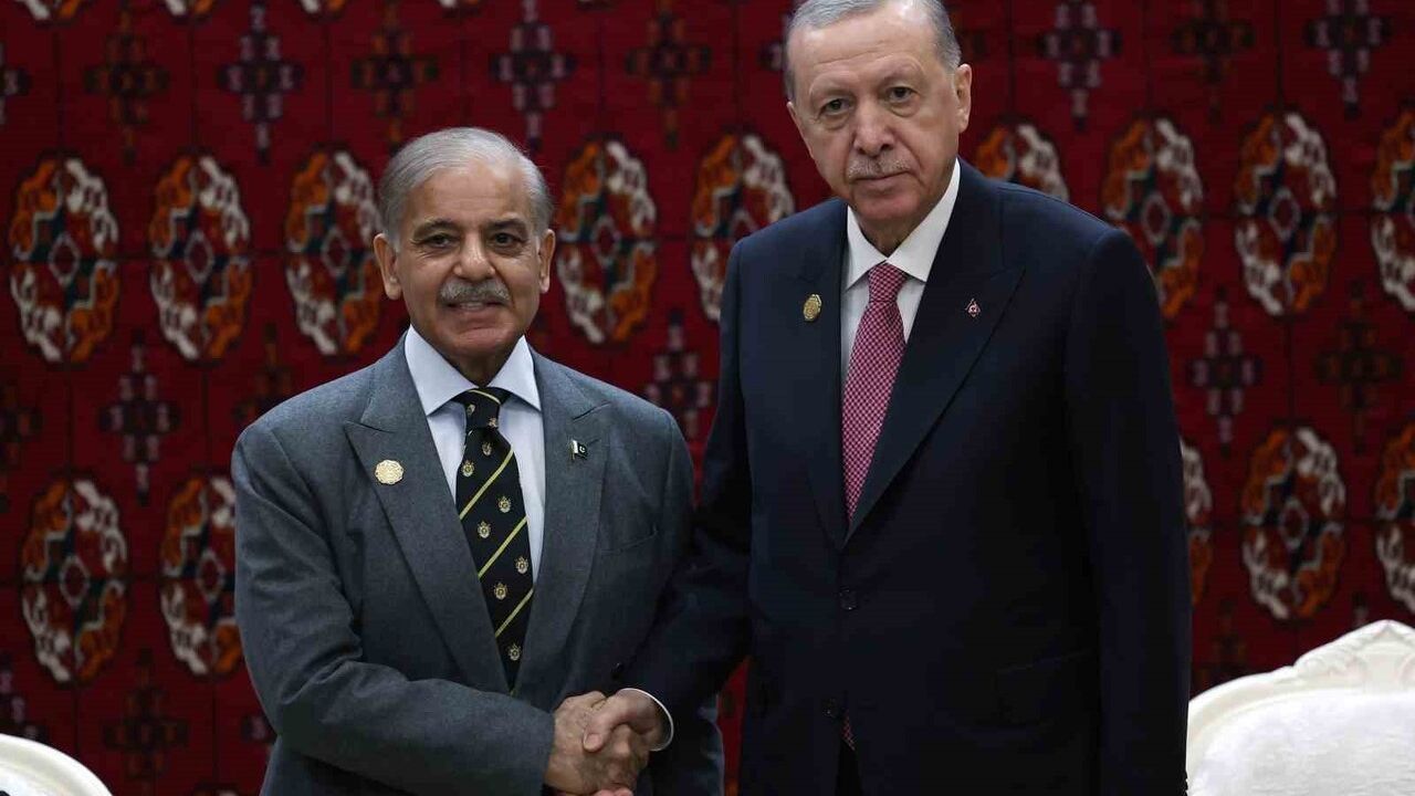 Erdoğan, Şahbaz Şerif ile Aşkabat'ta Görüştü