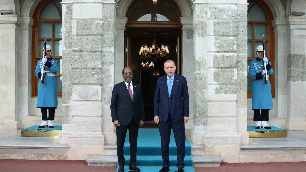 Erdoğan, Somali Cumhurbaşkanı Hasan Şeyh Mahmud ile Dolmabahçe'de Görüştü