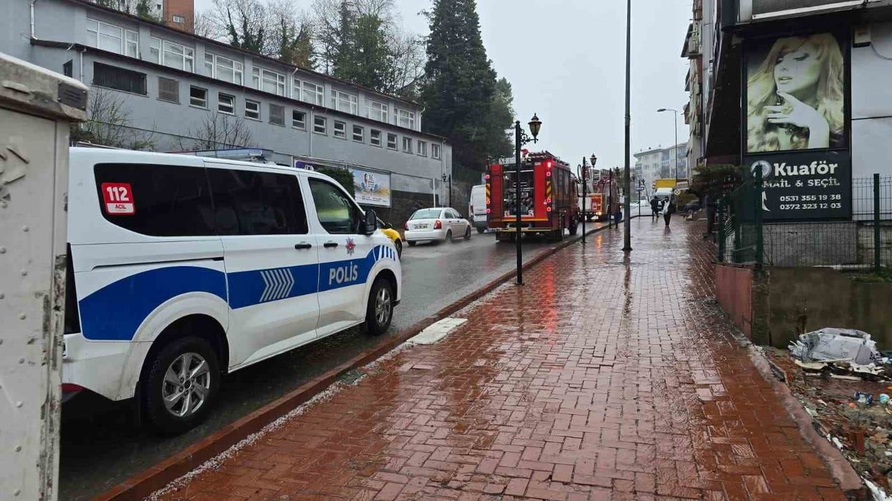 Ereğli'de 2 No'lu Sağlık Ocağı Depo Yangını Kontrol Altına Alındı