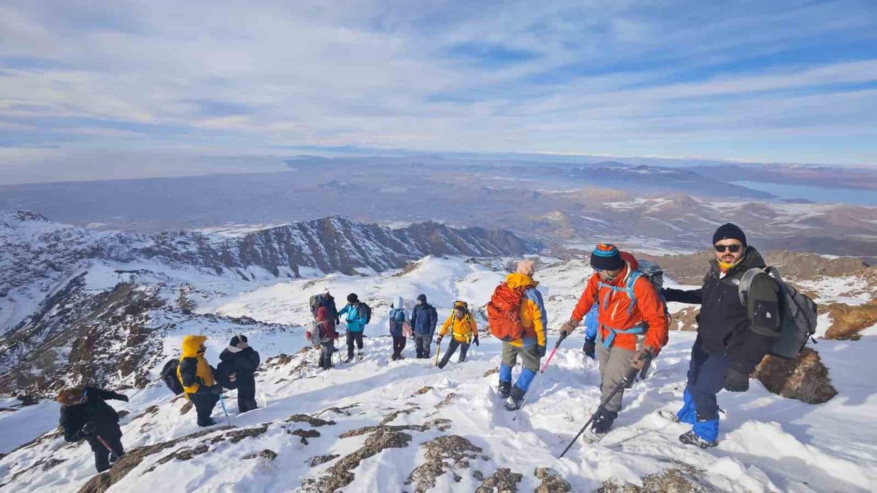 Erek Dağı'nda Başarılı Zirve: Vadi Doğa Sporları Kulübü Zirvede