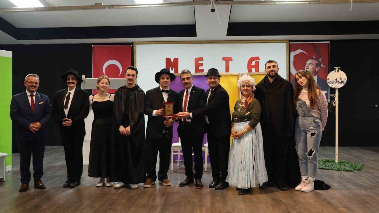 Erenler'de 'Fadıl & Faik Yanlış Anlama' sahnelendi