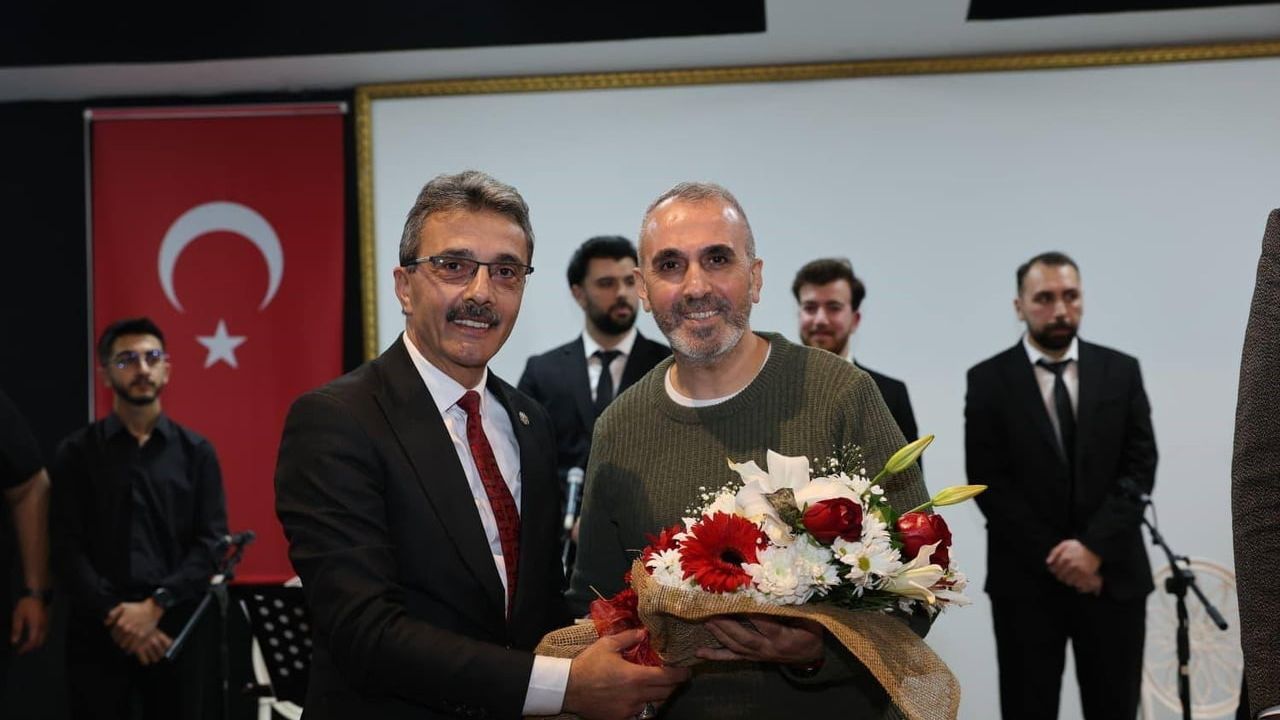 Erenler'de 'Hikayeli Türküler' Konseri İlgi Çekti