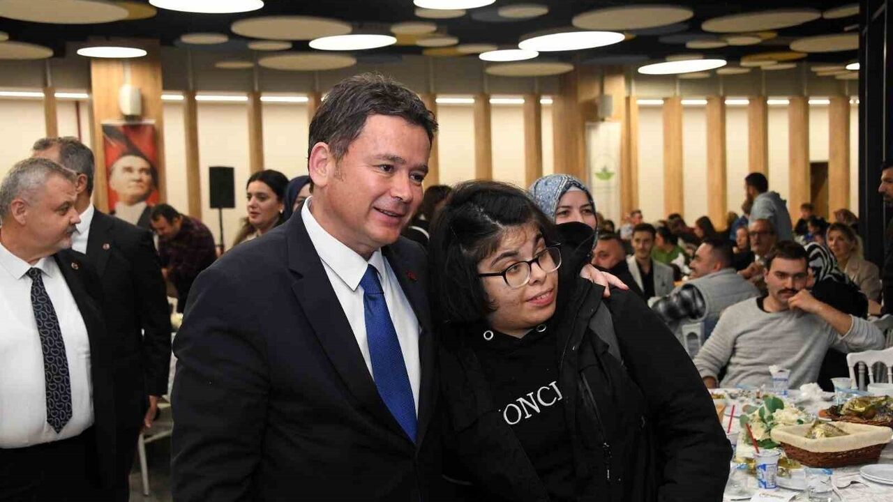 Erkan Aydın Dünya Engelliler Günü'nde Osmangazi'de Engelleri Sevgiyle Aştı