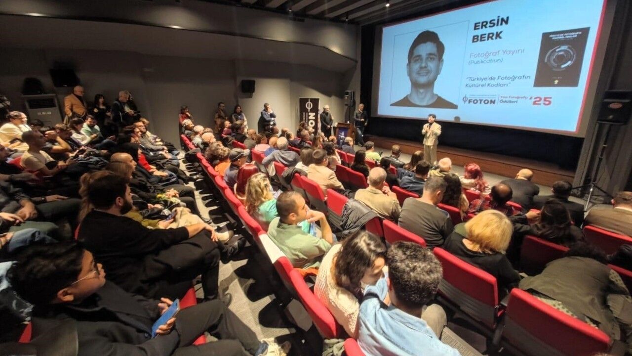 Ersin Berk'e FOTON'dan 'Yılın Fotoğraf Yayını' Ödülü