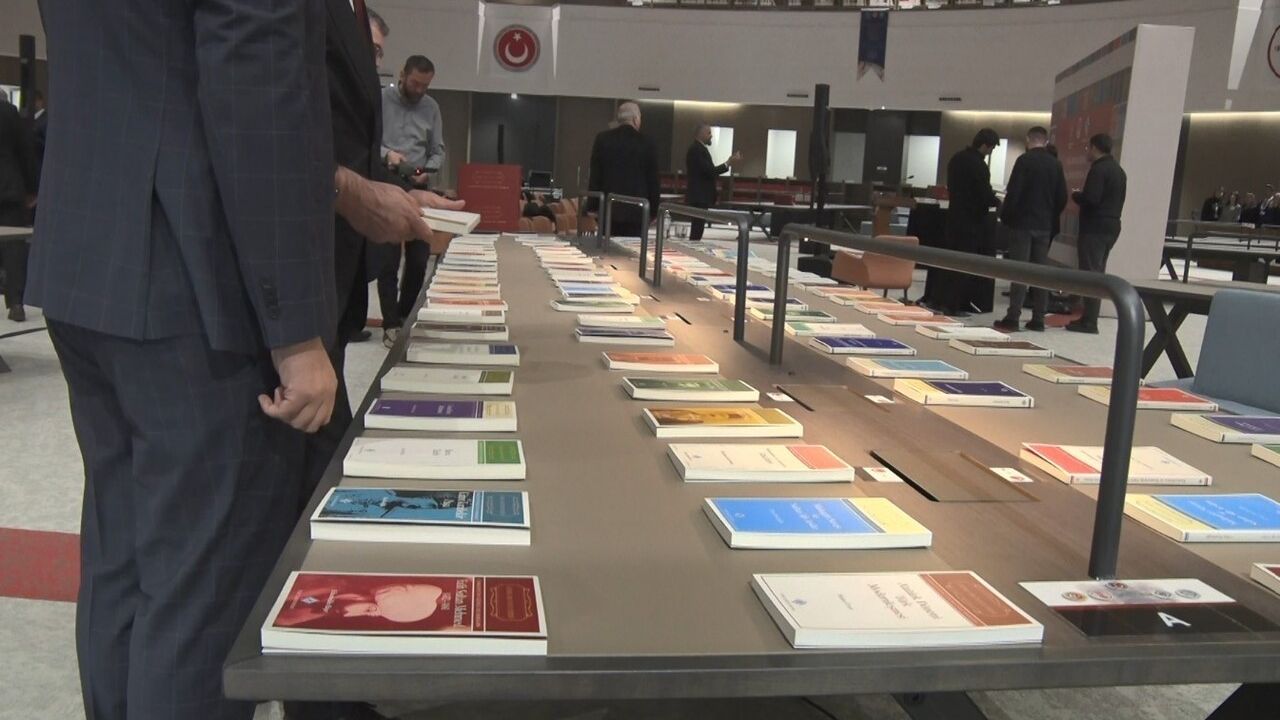 Ersoy: 'Genel Okuyucu Dizisi' 100 Kitapla Gençlerin Tarih Algısını Kıracak