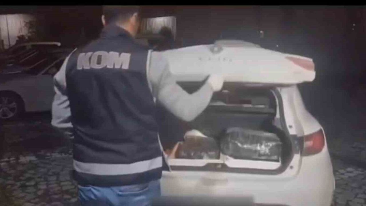 Erzin'de Bagajdan 90 Ruhsatsız Tabanca ve 3 bin 960 Silah Parçası Çıktı