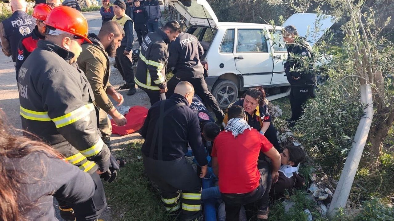 Erzin'de bahçeye uçan otomobil: 3 yaralı