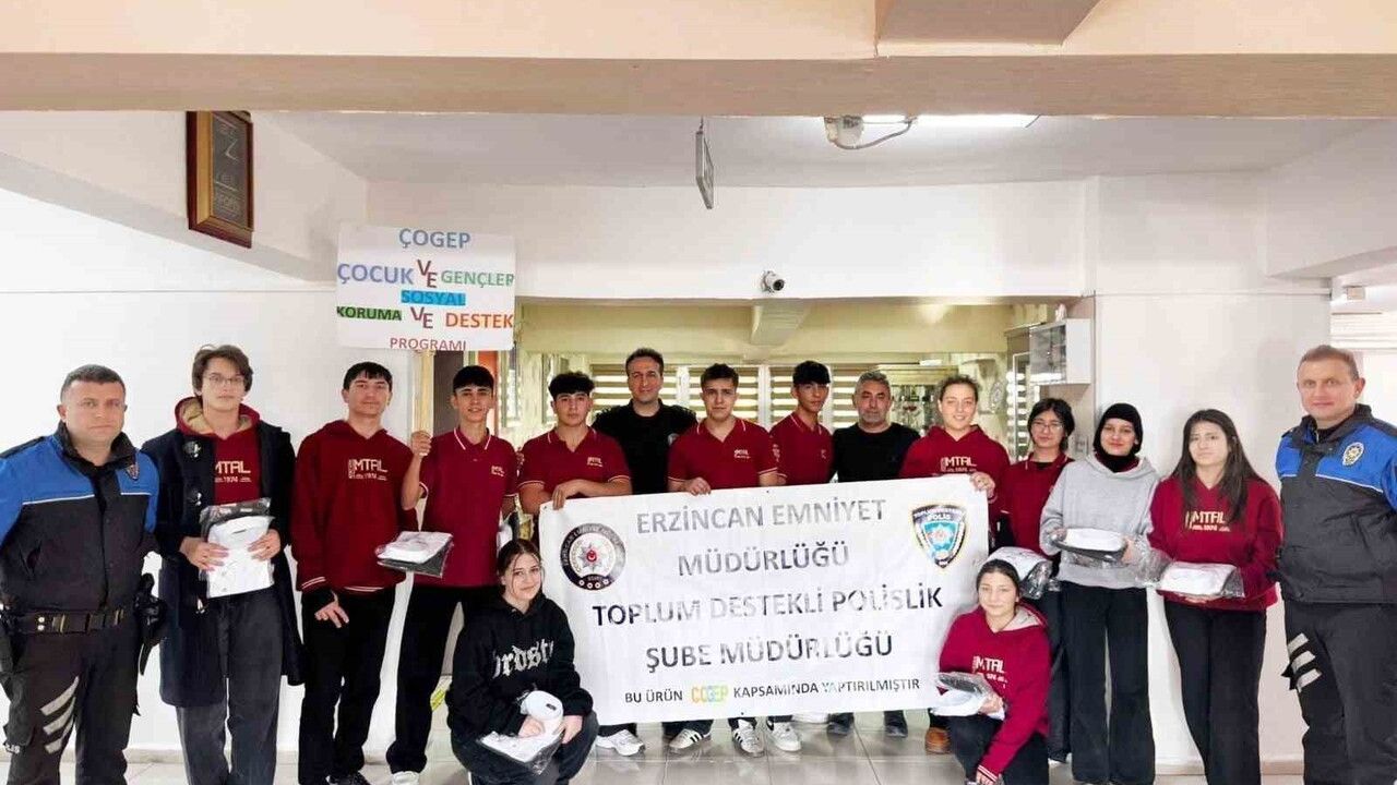 Erzincan'da 24 Öğrenciye Kayak ve Drama Desteği