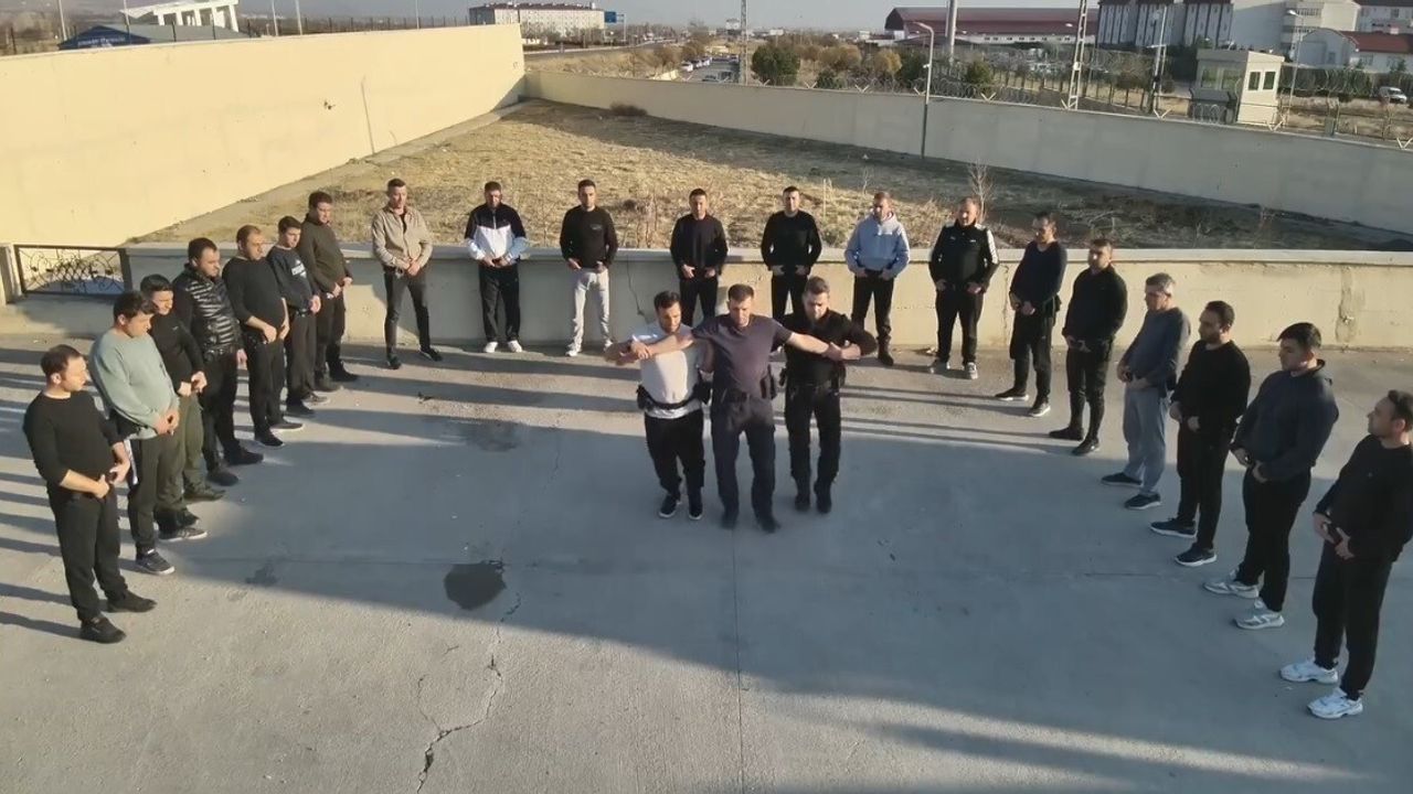 Erzincan'da Bekçilere 'Çarşı ve Mahalle Bekçisi Uygulama Eğitimi' Kursu