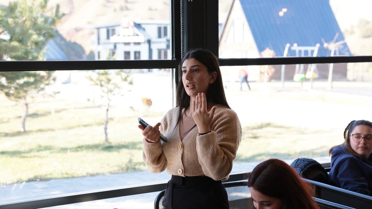 Erzincan'da "Biz Bir Aileyiz" Buluşması — Vali Hamza Aydoğdu Gençlerle