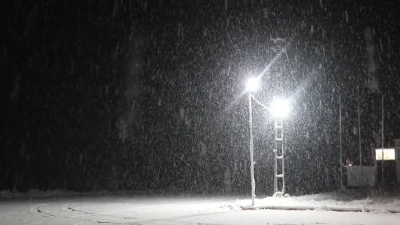 Erzincan'da Kar ve Tipi: İki Ana Yol Trafiğe Kapandı