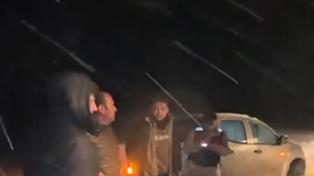 Erzincan’da Karda Mahsur Kalan 4 Kişi, 3 Saatlik Çalışmayla Kurtarıldı