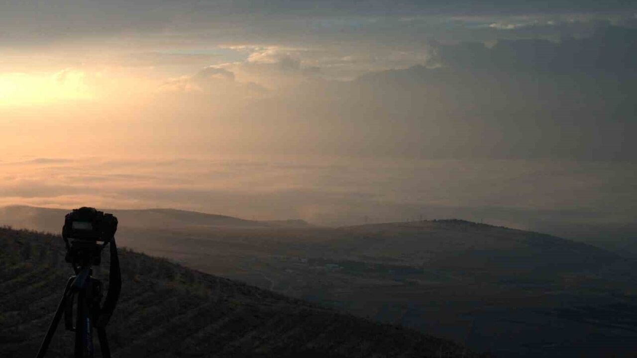 Erzincan'da Kartpostallık Sis: Keşiş Dağı'ndan Gün Doğumu