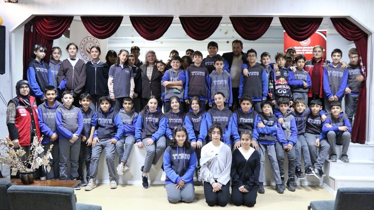 Erzincan'da Vatan ve Kahramanlık Buluşması: Şehit Yakınları Öğrencilerle Anıldı