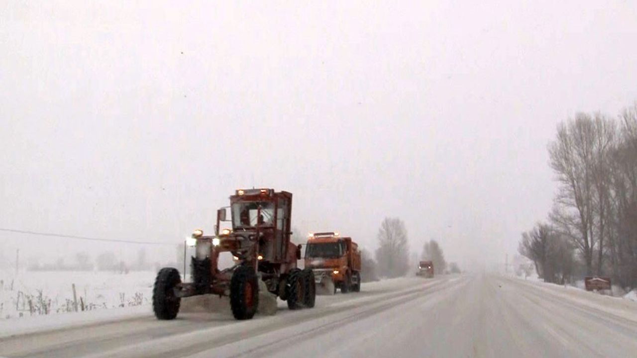Erzincan'da Yüksek Kesimlerde Kar Yağışı — Sıcaklık Sıfırın Altında