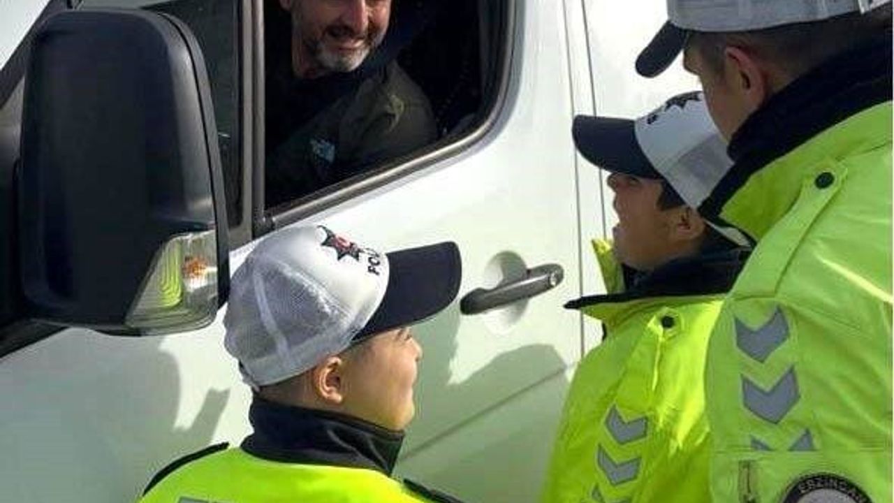Erzincan Emniyeti'nden Engelliler Günü'nde Refahiye YİBO'da Trafik Etkinliği