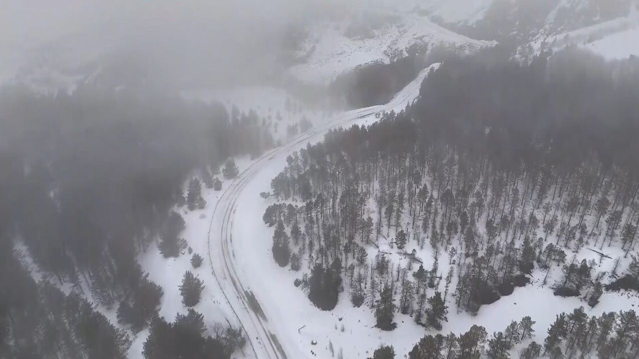 Erzincan Refahiye'de Aralık Karı: Köyler Beyaza Büründü