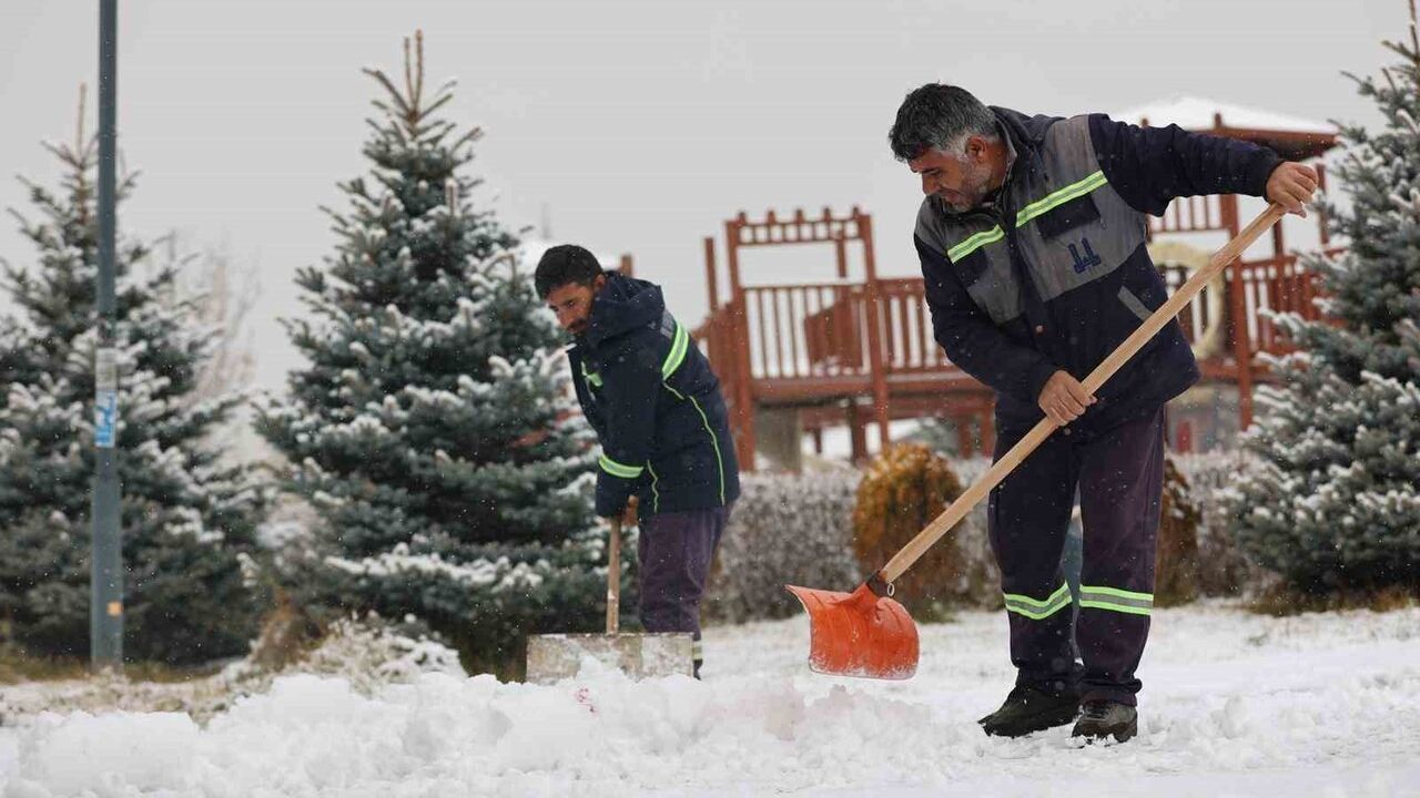 Erzurum Büyükşehir’den Karla Mücadele Seferberliği