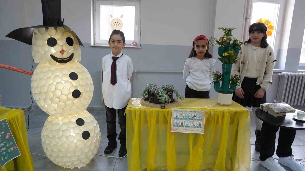 Erzurum'da 4'üncü Sınıf Öğrencilerinden "Ne Olur Geri Dön" Geri Dönüşüm Sergisi