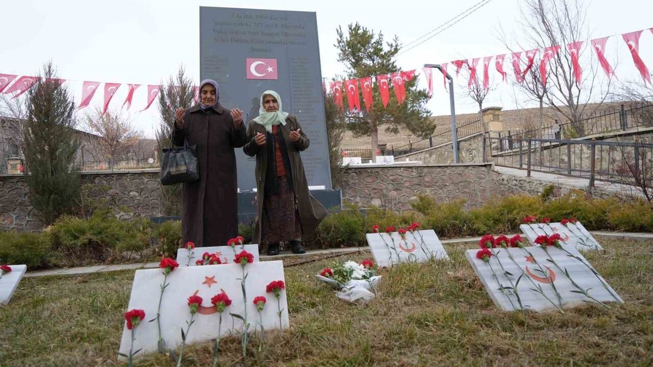 Erzurum'da 59. Yıl: 7 Aralık 1966'da Şehit Düşen 65 Asker Dualarla Anıldı