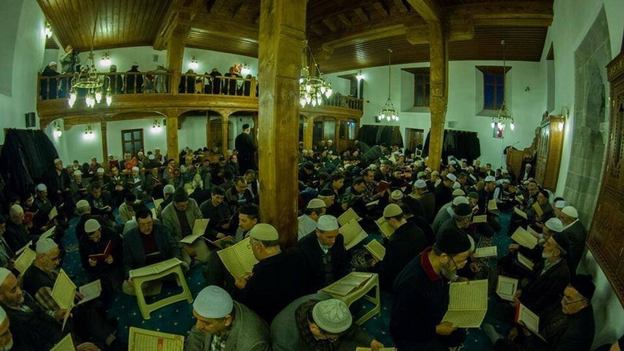Erzurum'da Asırlık '1001 Hatim' Geleneği Başlıyor