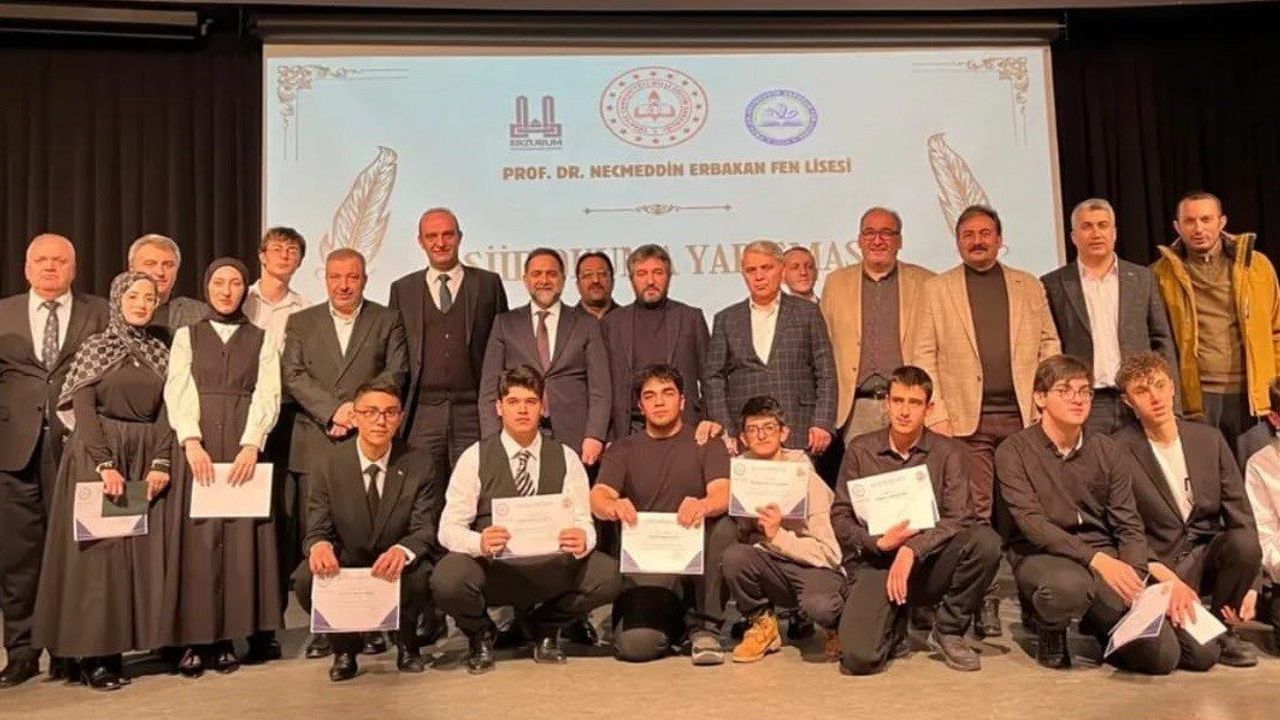 Erzurum'da Fen Lisesi Öğrencilerinden Muhteşem Şiir Performansı
