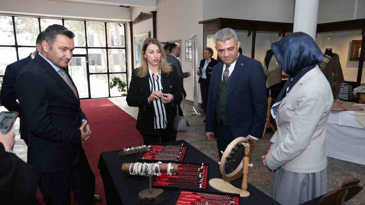 Erzurum'da "Gönülden Gelenler " Sergisi Yoğun İlgi Topladı