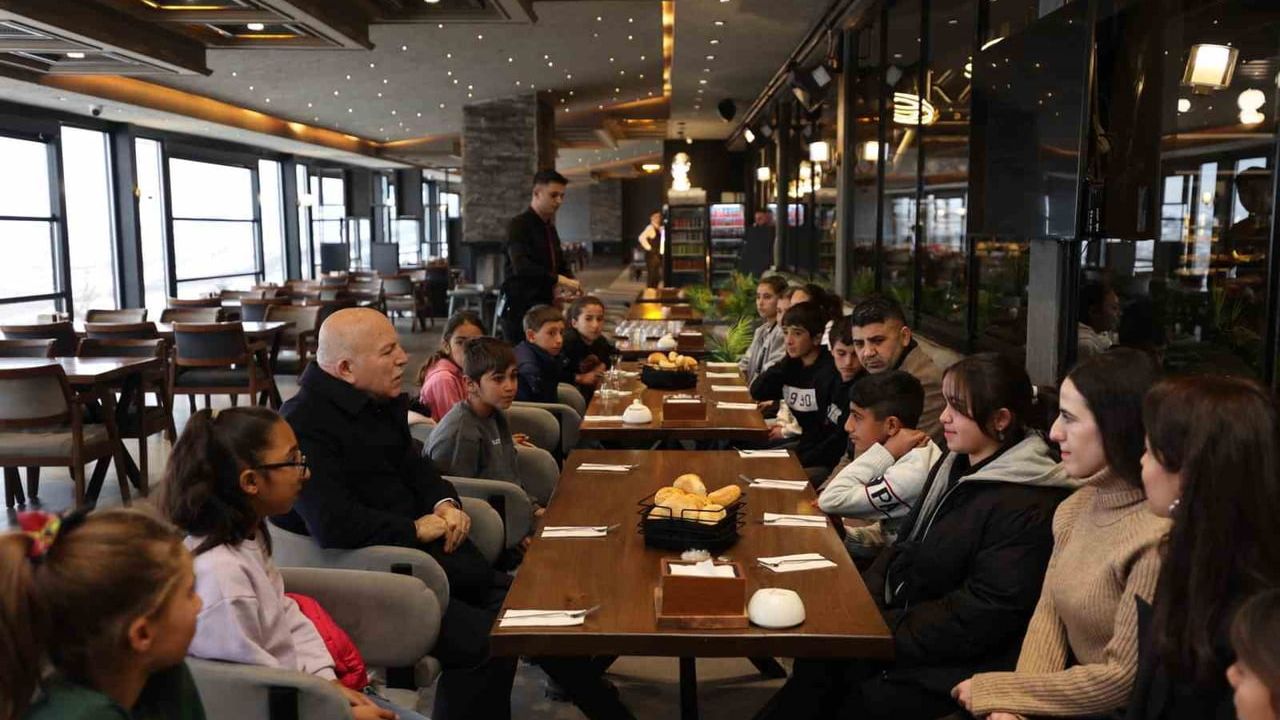 Erzurum'da Köy Çocuklarının İlk Gondola Heyecanı
