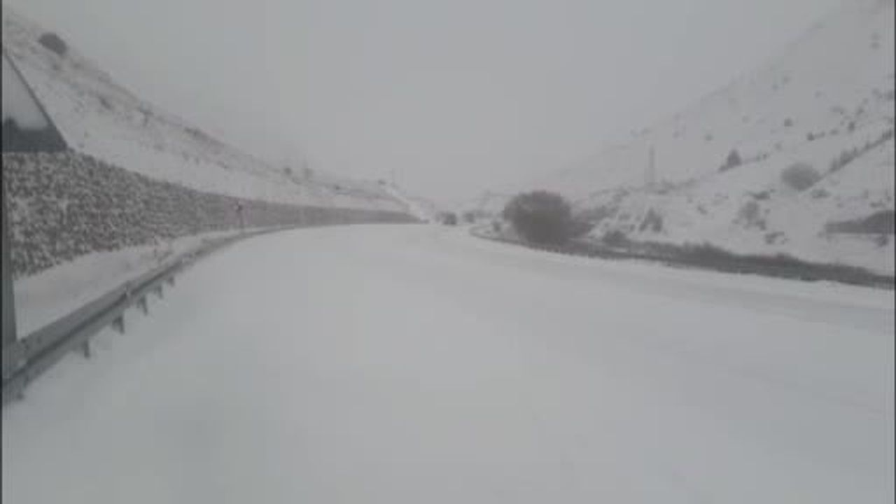 Erzurum'da Yoğun Kar Ulaşımı Aksattı