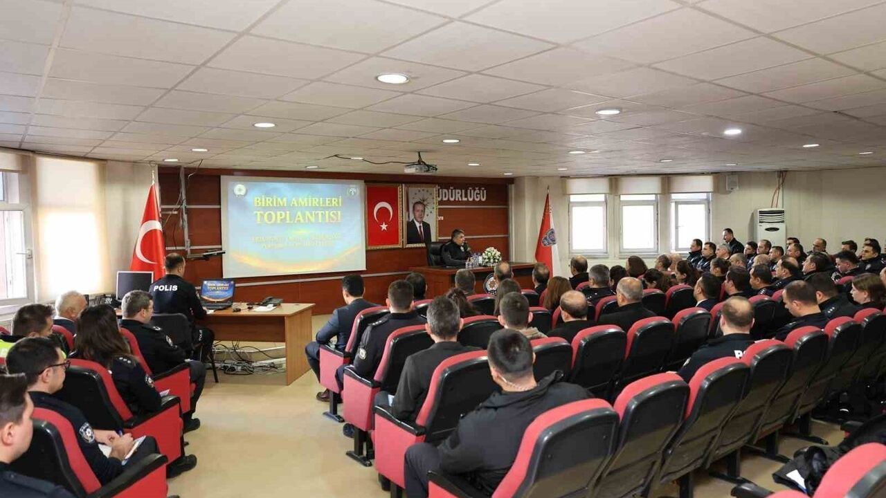 Erzurum Emniyeti: Onur Karaburun Başkanlığında Birim Amirleri Toplantısı