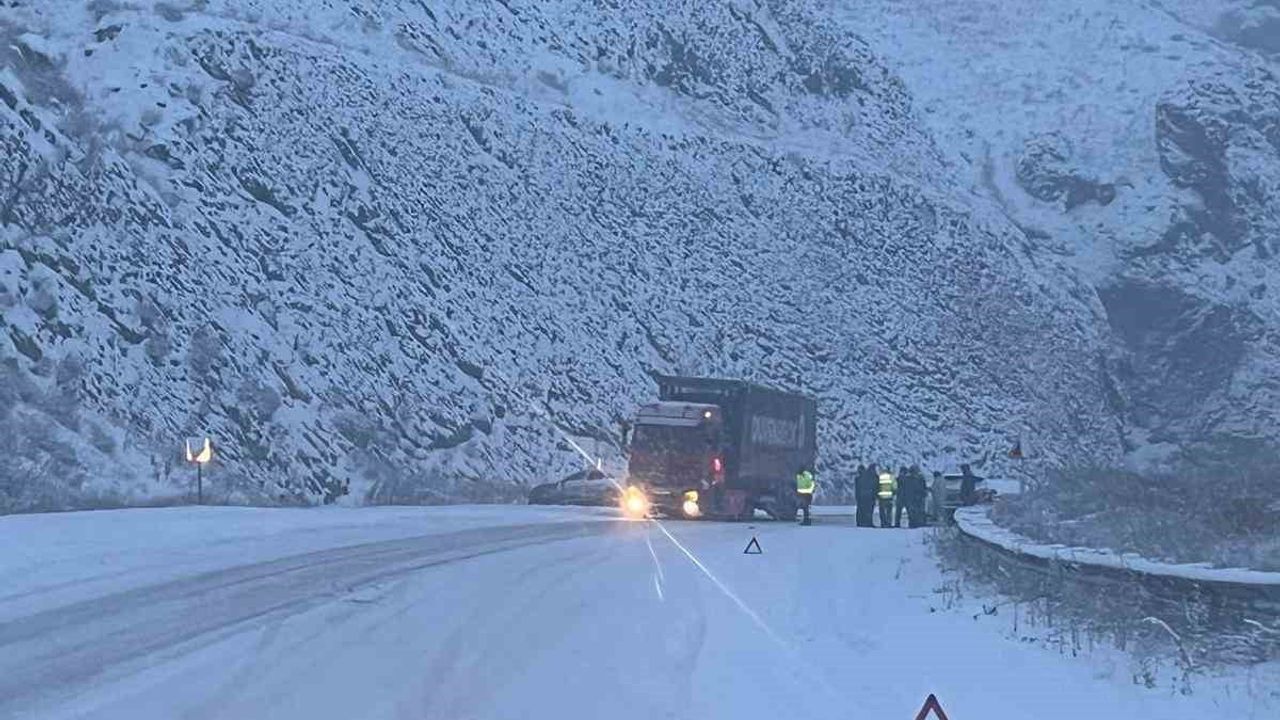 Erzurum-Erzincan Karayolu'nda Ağır Tonajlı Araç Geçişine İzin Verilmiyor