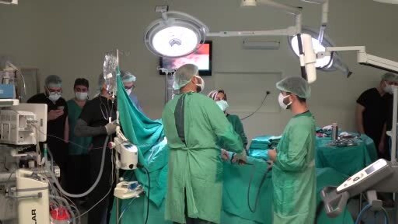 Erzurum Şehir Hastanesi’nde İlk Robotik Göğüs Ameliyatı: 'Davinci' ile Timus Tümörü Çıkarıldı