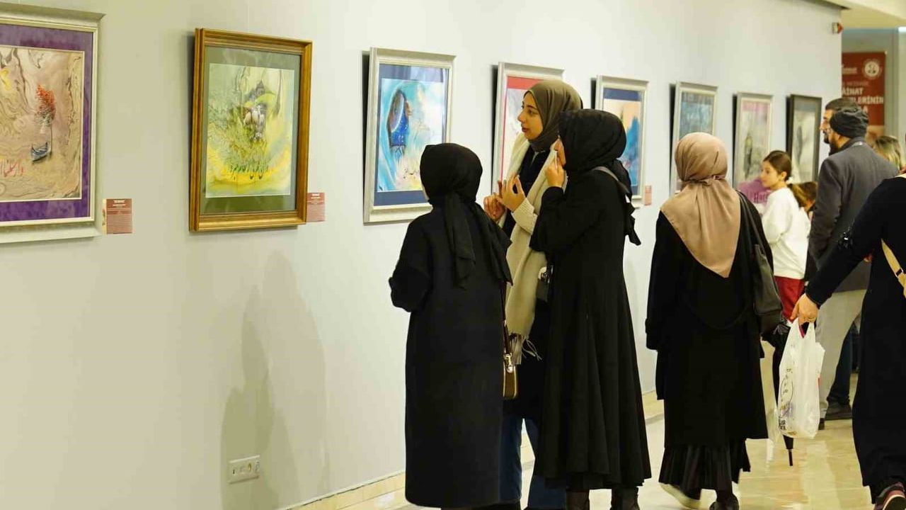 Esenler'de 'The Message' Sergisi: Muhammet Hamdi Kasapoğlu'nun 35 Ayetlik Koleksiyonu