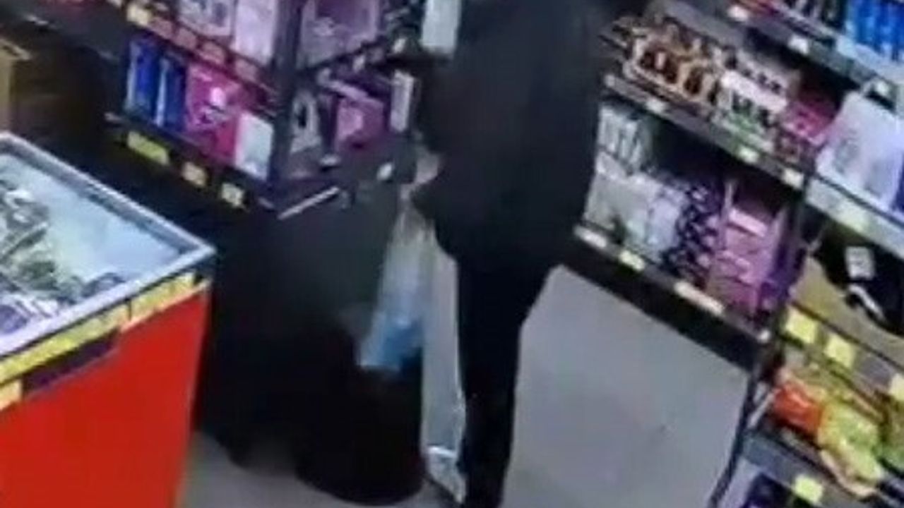 Esenler'de Zincir Markette Vitrinden Cep Telefonu Çalındı — Şüpheli Tutuklandı