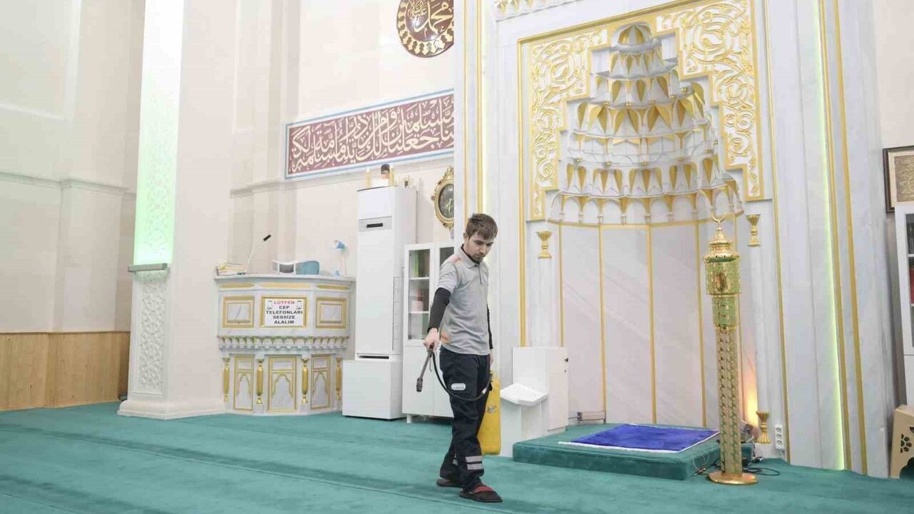 Esenyurt Belediyesi 'Cami Hijyen Projesi' ile camilerde hijyen yenilendi