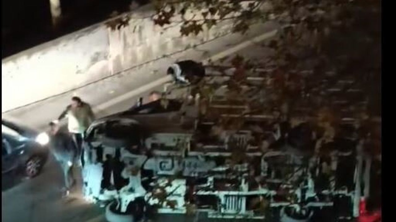 Esenyurt’ta alkollü kamyonet sürücüsü makas atıp devrildi — Kaza kamerada