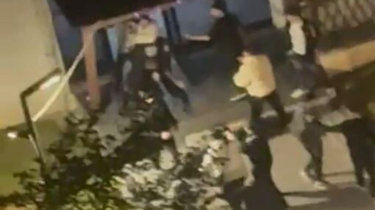 Esenyurt’ta Gençlerin Kavgası Sokakları Savaş Alanına Çevirdi