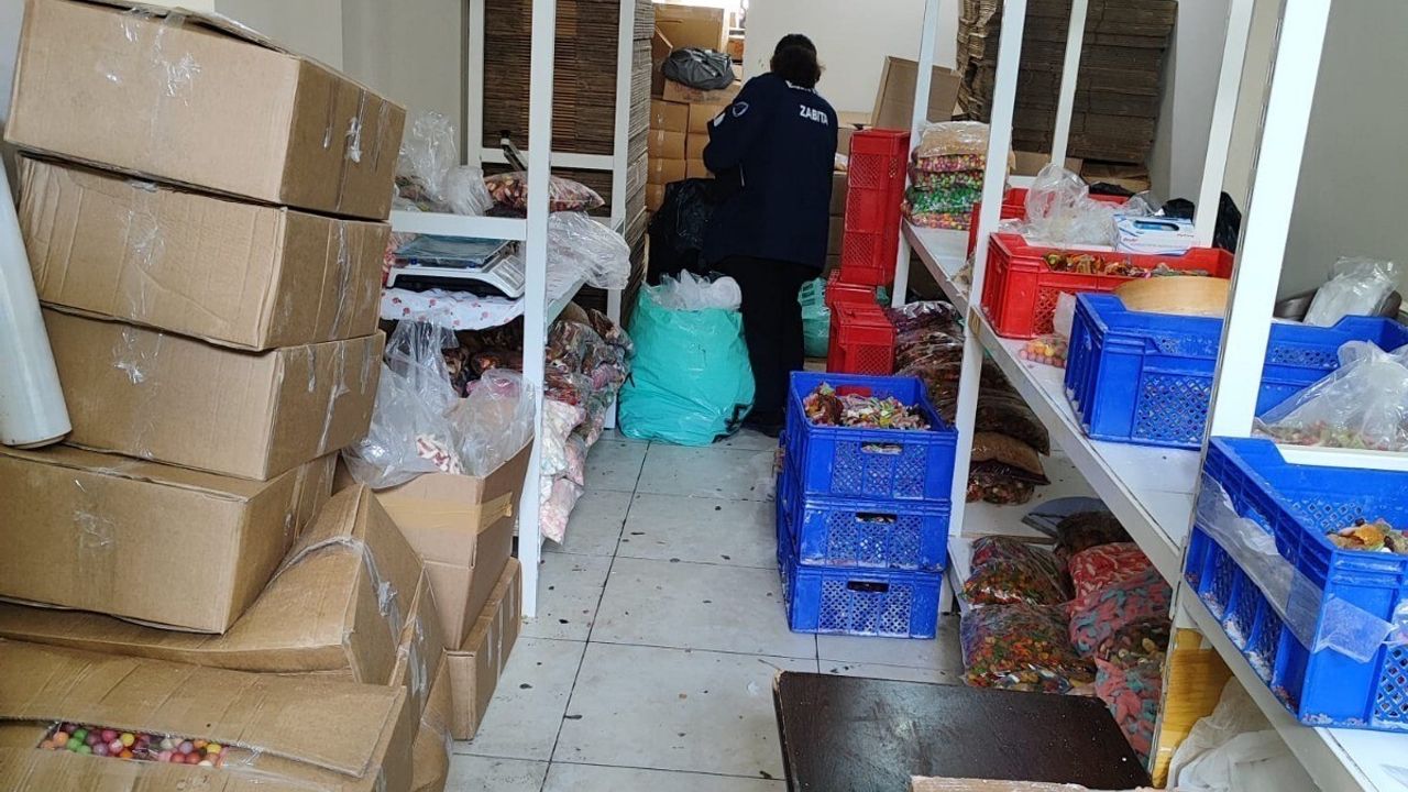 Esenyurt'ta Kaçak Şekerleme Atölyesine Baskın: 9 ton 400 kilogram Jelibon İmha Edildi