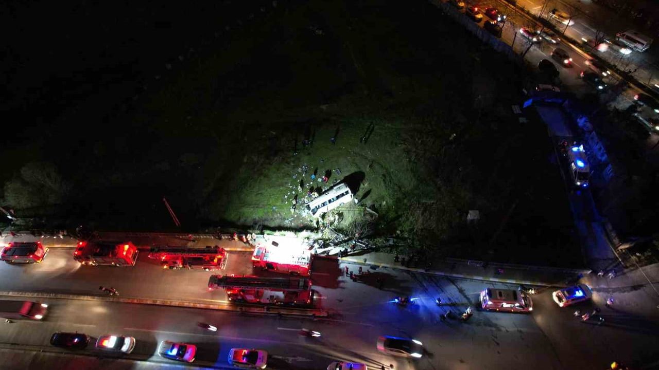 Esenyurt'ta Servis Minibüsü Şarampole Yuvarlandı: 2 Ölü, 9 Yaralı