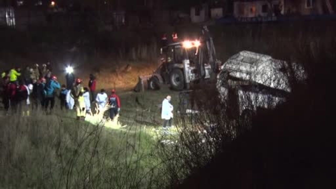 Esenyurt’ta servis minibüsü şarampole yuvarlandı — 2 ölü, 9 yaralı